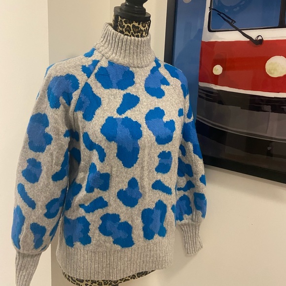 SOLD! H&M high neck animal print sweater with balloon sleeves - Picture 9 of 9